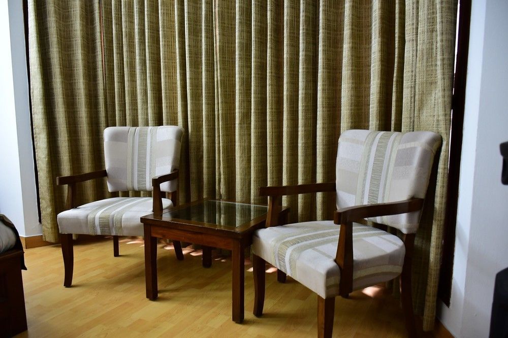 Hotel Windsor Castle Cyber City Гургаон Экстерьер фото